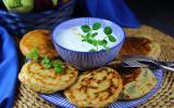 Préparez ces pancakes de courgettes et brousse pour un repas d’été rapide à faire et gourmand