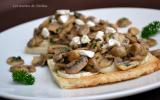 Toast aux champignons de Paris, balsamique et fromage de chèvre