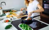 Voici pourquoi vous ne devriez jamais faire refroidir cet aliment à température ambiante trop longtemps !