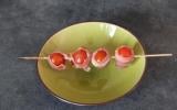 Brochette tomates et lard miellé