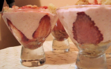 Verrines de mousse aux fraises et son crumble