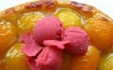 Tarte aux abricots, sorbet à la framboise