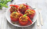 Tomates farcies au quinoa, raisins secs et amandes