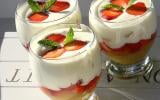 Trifle fraises, rhubarbe et mousse au chocolat blanc