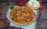 “Ça change” : découvrez notre recette de tarte aux tomates et reblochon parfaite pour terminer l’été avec gourmandise