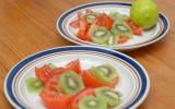 Tomates et kiwi en salade colorée