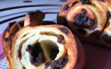 Brioche roulée au chocolat et aux raisins secs