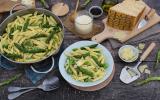 Pâtes à la crème de Grana Padano AOP, asperges vertes et petits pois