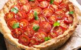 “Du soleil dans chaque bouchée” : le chef Simone Zanoni partage sa délicieuse tarte à la tomate à reproduire sans attendre