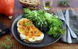 Prête en 15 minutes : testez cette tartine d'automne gourmande au potimarron rôti et mozzarella crémeuse