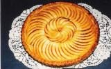 Tarte aux pommes enrichie de crème ou de compote