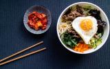 Bibimbap : voici comment réaliser ce délicieux plat coréen pour moins de 15 euros pour 4 personnes !