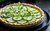 "Une recette équilibrée qui devrait plaire à toute la famille" : cette tarte au concombre pleine de fraîcheur est idéale pour la saison !