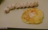 Ballottines de volaille farcie aux champignons, sauce paprika et galette de pomme de terre