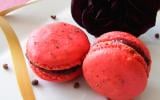 Macarons framboise, hibiscus, rose et poivre de Séchuan