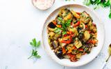 “ C’est extraordinaire !” : François-Régis Gaudry partage la recette sicilienne de la caponata qui va détrôner la ratatouille