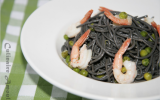 Spaghettis noirs maison aux petits pois et crevettes