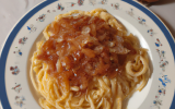 Spaghetti et compotée d'oignons doux