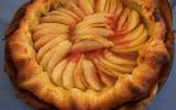 Tarte aux pommes sur son lit d'automne