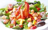 Salade de homard et crevette à la vinaigrette de framboises et fraises