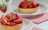 “L’astuce c’est…” Cyril Lignac livre son secret pour réussir des tartelettes aux fraises vraiment divine