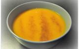 Soupe sucrée salée à la carotte, pomme, orange et cannelle