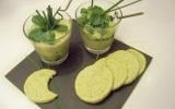 Verrine mousse d'avocat façon guacamole pour une assiette monochrome