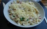 Pâtes carbonara avec crème fraîche et persil