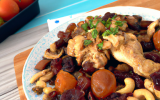 Poulet au vin blanc dattes, cacahuétes et tomates séchées