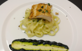 Filet de cabillaud, tagliatelles de courgettes et sa sauce bleue noix