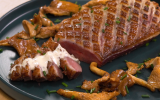 Magret de canard et sauce moutarde aux girolles