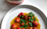 Compote de fraises au persil frit et au curry