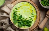 Oubliez le gaspacho de tomate, pour les beaux jours et misez désormais sur les petits-pois pour bluffer vos invités !