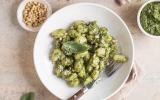 Quand j’ai la flemme de cuisiner, je fais toujours cette recette de gnocchi express au pesto prête en 10 min