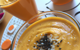 Velouté mousseux de carottes au curcuma, petits sacristains cumin sésame