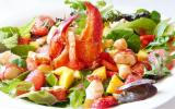 Salade de homard et crevettes à la vinaigrette de framboise et fraise