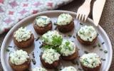 Champignons farcis à la brousse, cerfeuil et ciboulette