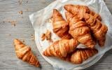 “C’est bon signe si vous avez des miettes de partout” : le gagnant de La Meilleure Boulangerie de France 2023 livre ses conseils pour reconnaître un bon croissant !