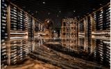 Voici l'impressionnante cave de l’Ambivium, un authentique "musée du vin" avec 1 étoile Michelin