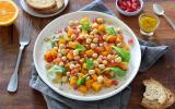 Salade tiède à la courge Butternut, pois chiches, grenade et vinaigrette à l'orange