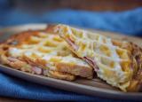 Croque-monsieur façon gaufre jambon et fromage : la recette ultra-gourmande et croustillante prête en 10 minutes seulement
