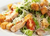 La vraie recette de la salade César avec son poulet
