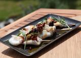 Encornets en brochette grillés au thym frais