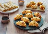 Mini-croissants apéritifs aux tranches végé pois chiches, pesto rosso et mozzarella