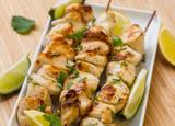 Brochettes de poulet marinées à l'huile d'olive et au citron