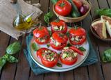 Tomates crues farcies façon panzanella