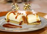 Bûchette de Noël vanille coeur coulant caramel au beurre salé et son croustillant pralinoise