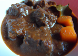 Daube de cerf sauce grand veneur