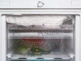 Maison : votre congélateur est plein de givre ? Voici une méthode simple et efficace pour l’éliminer facilement
