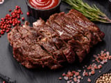L’astuce que les chefs ne veulent pas vous dire pour avoir une viande grillée comme au resto